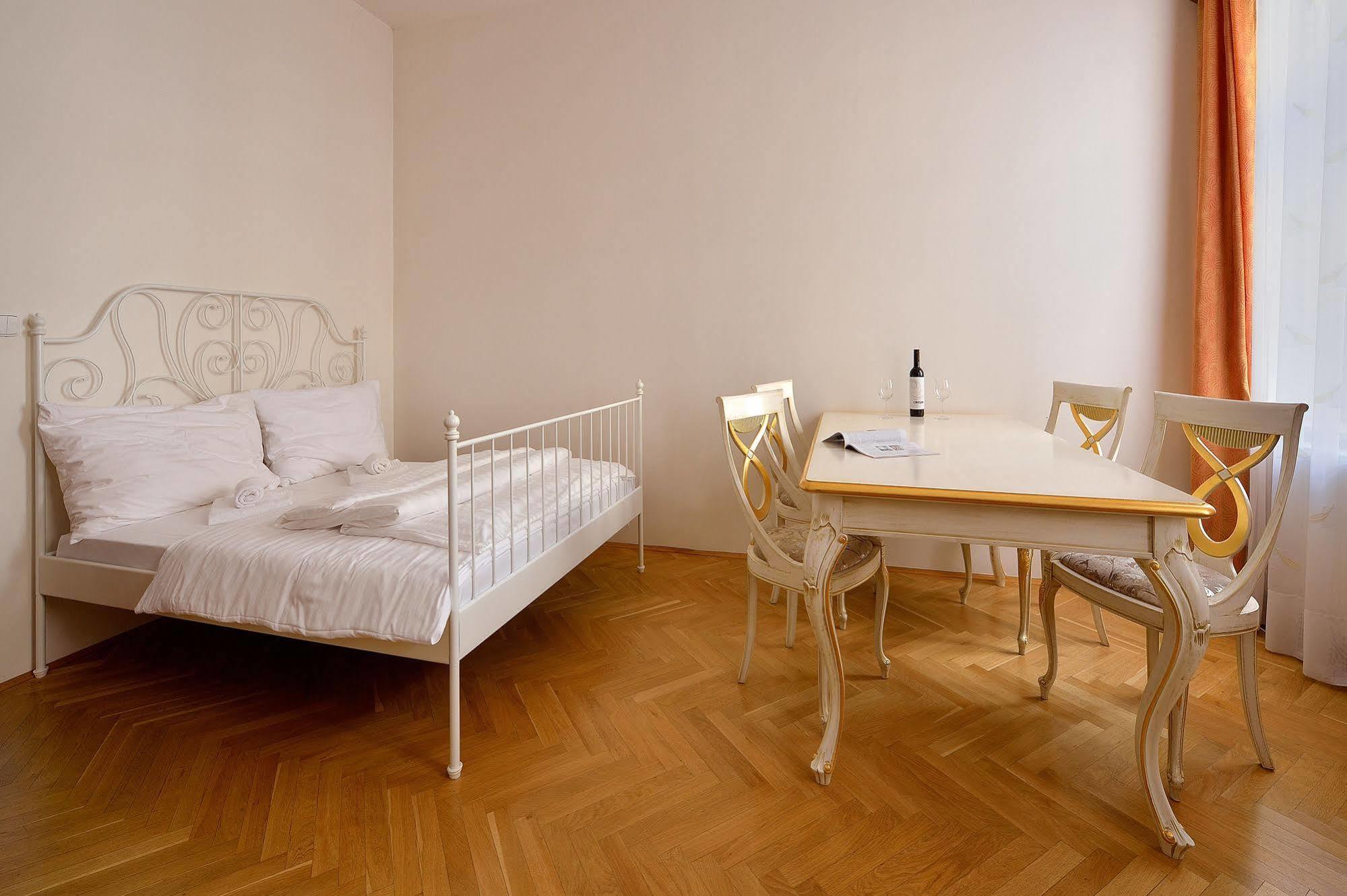 Ambiente Serviced Apartments - Tallerova Bratislava Exterior photo